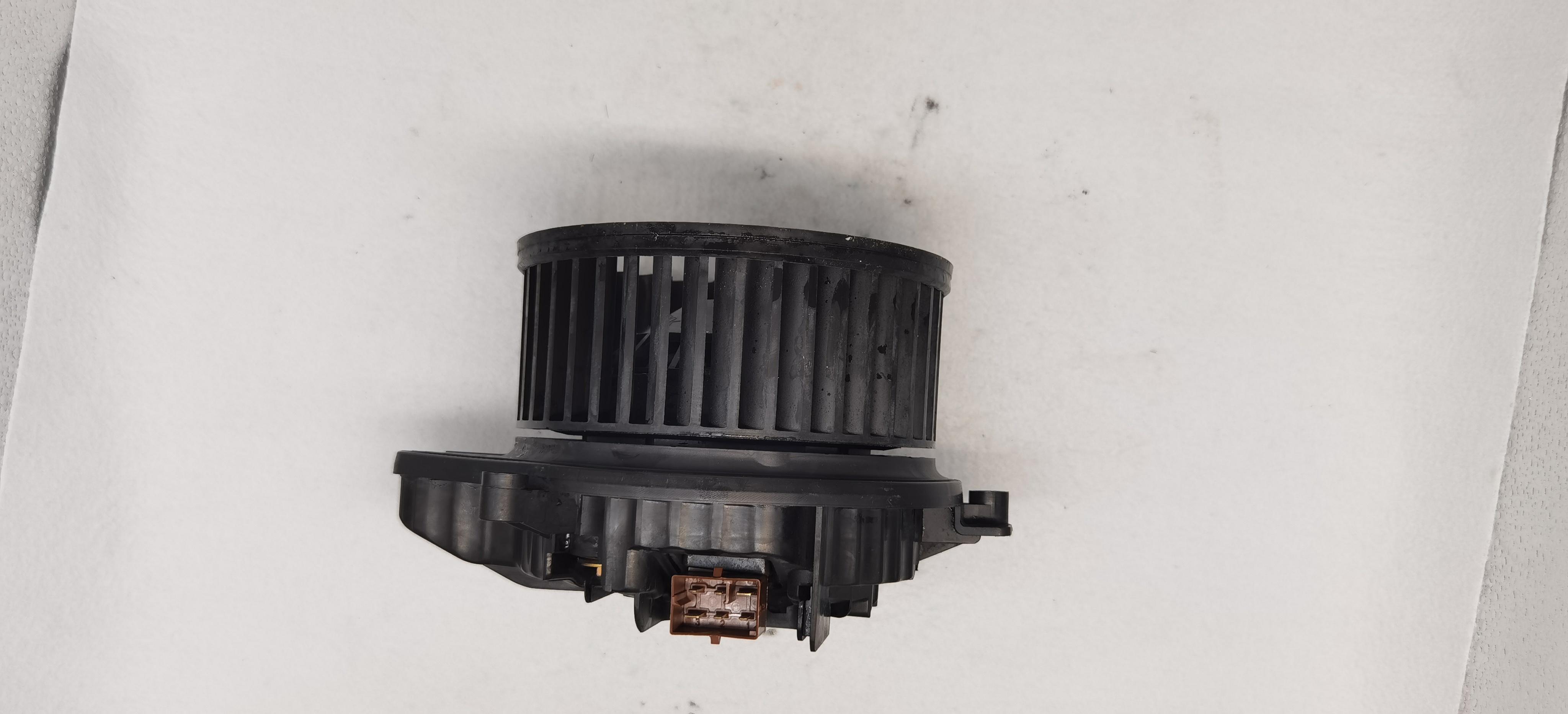 8E1820021E Blower motor for AUDI A4 B6/B7 S4 03-09 LHD 