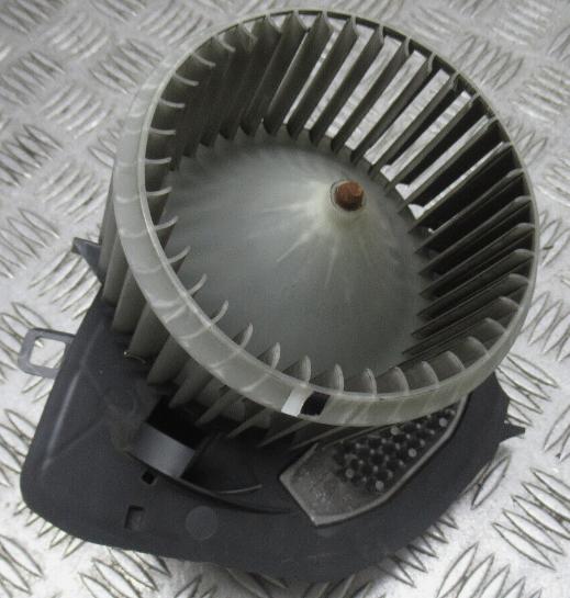 7LA819015A                                  5Q0907521F Blower motor for VW Transp