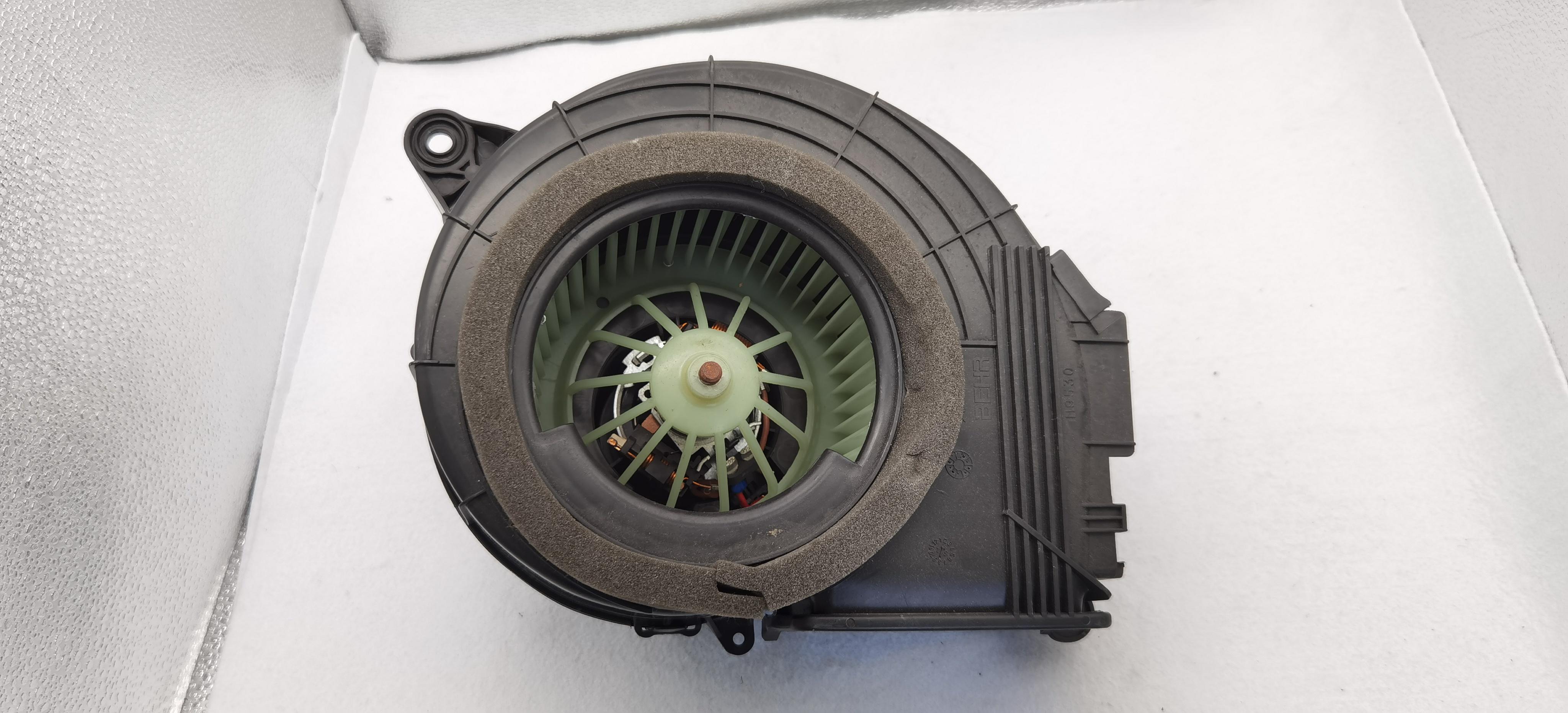 A0008358004                             8EW009157471 Blower motor for MB VIANO MA