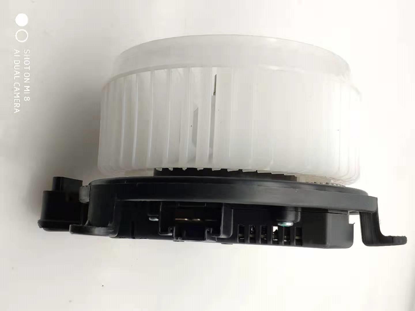 LR086147                                  DENSO 5072 Blower motor for RANGE ROVER